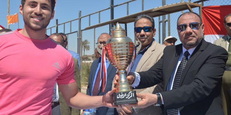 نائب رئيس جامعة الأزهر يشهد ختام دوري كرة القدم الخماسية المقام بأسيوط