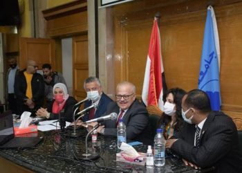 الخشت: لجنة من كبار الأساتذة لرصد تخصصات الكليات الأبرز عالميا ومقارنتها بكلية  الآداب والاستفادة منها