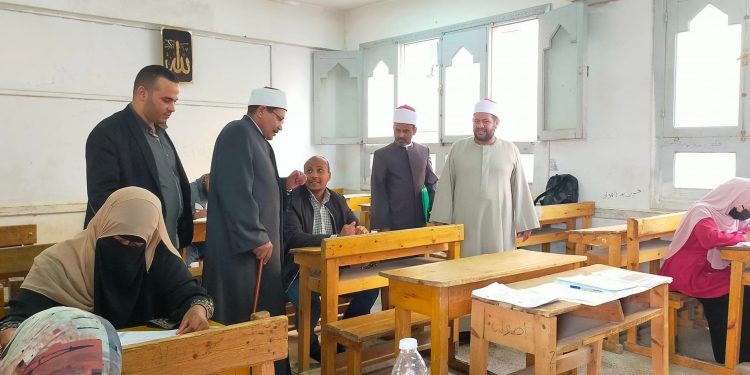 رئيس أسوان الأزهرية يتابع امتحانات رواق العلوم الشرعية والعربية