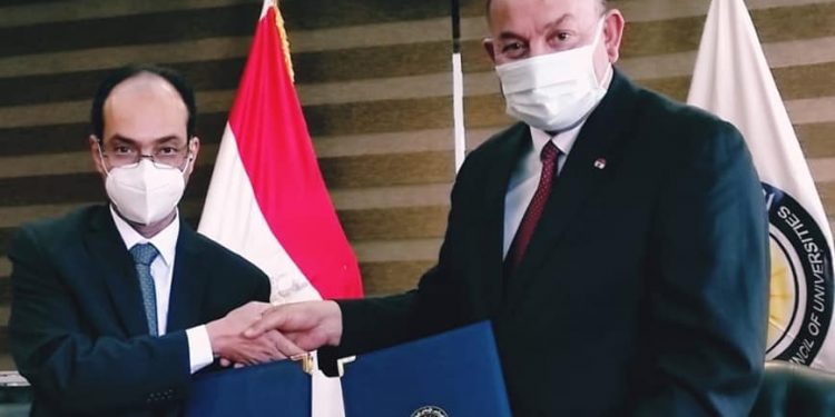 بروتوكول بين مركز الخدمات الإلكترونية بالمجلس الأعلى للجامعات و جامعة المنصورة الجديدة لمنح شهادة التحول الرقمي