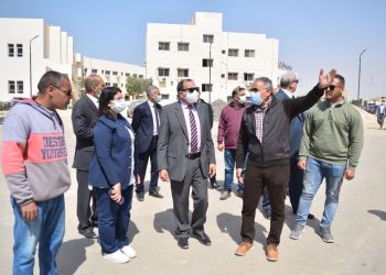 رئيس جامعة بني سويف يتفقد مجمع التعليم الصناعي ويضع تصورا لإنشاء ملعبين متكاملين للطلاب