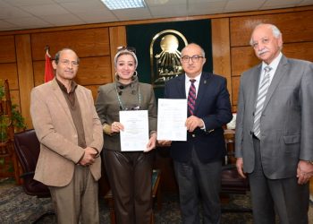 جامعة أسيوط: اعتماد المعمل المركزي بكلية الطب البيطرى من المجلس الوطني للاعتماد