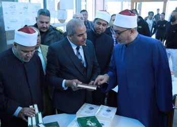 رئيس جامعة الأزهر وأمين "البحوث الإسلامية" يفتتحان معرضًا للكتاب بالمكتبة المركزية