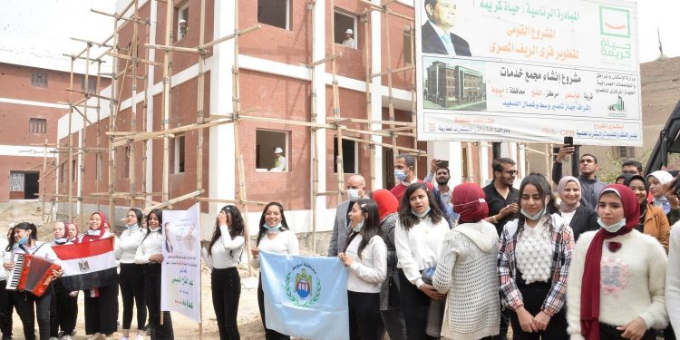 انطلاق زيارات طلاب الجامعات والمدارس بمحافظة أسيوط لمشروعات “حياة كريمة”