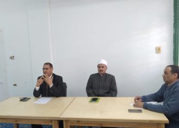 رئيس البحر الأحمر الأزهرية يجتمع بمديرى المراحل التعليمية وموجهى العموم