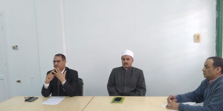 رئيس البحر الأحمر الأزهرية يجتمع بمديرى المراحل التعليمية وموجهى العموم