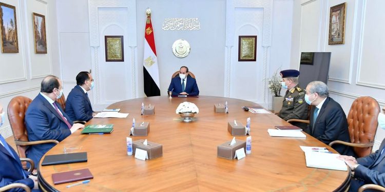 لتحسين دخل العاملين بالدولة.. السيسي يوجه بزيادة الحد الأدنى للأجور والمعاشات