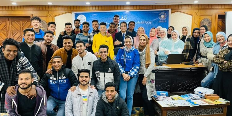 وفد من طلاب جامعة الزقازيق يزور مرصد الأزهر لمكافحة التطرف