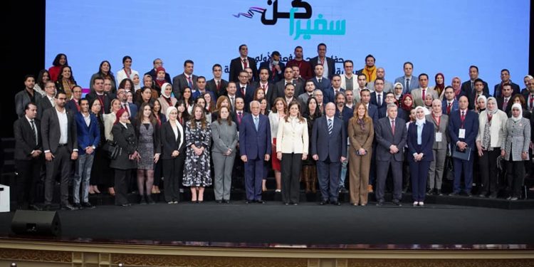 نبيلة مكرم: مبادرة كن سفيرًا تعطي الأمل للشباب وتدخلهم معركة الوعي