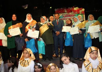 تعليم الجيزة تكرم 20 من الأمهات المثاليات على مستوى الإدارات