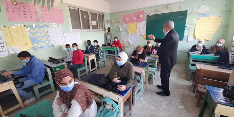 طلاب علمي رياضة: امتحان الجبر والهندسة الفراغية تضمن 15 سؤال تعجيزي