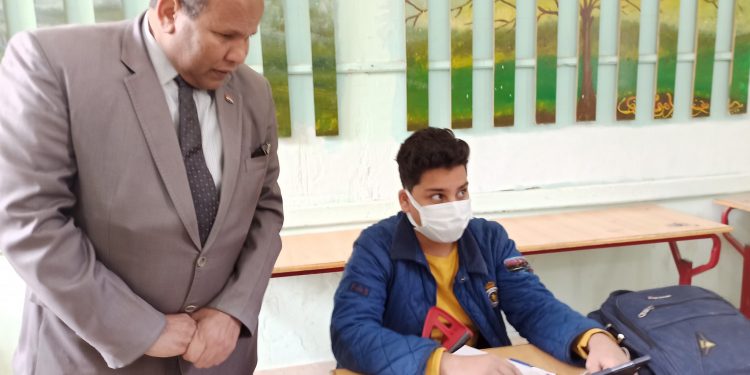 الامتحان التجريبي لأولى ثانوي.. «شوقي» للطلاب: الاختبار بلا درجات