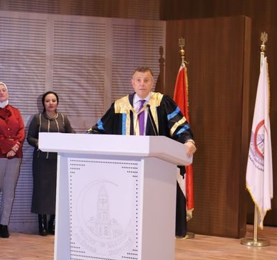 رئيس جامعة عين شمس: فرص المجال الطبي في تزايد مستمر والقادم أفضل