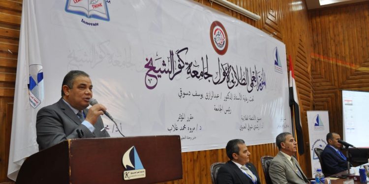 رئيس جامعة كفر الشيخ يفتتح المؤتمر العلمي الطلابي الأول
