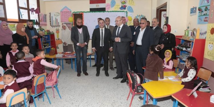 بتكلفة 5 مليون جنيه وتضم 11 فصل.. محافظ بني سويف يفتتح مدرسة دنديل
