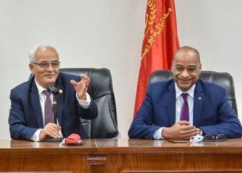 تعديل نظام الثانوية العامة وتفعيل المجموعات المدرسية.. أهم مطالب الأمهات من رضا حجازي