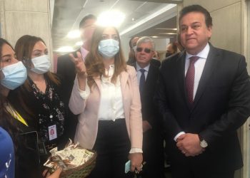 بدء جولة وزير التعليم العالي في جامعة هيرتفوردشاير