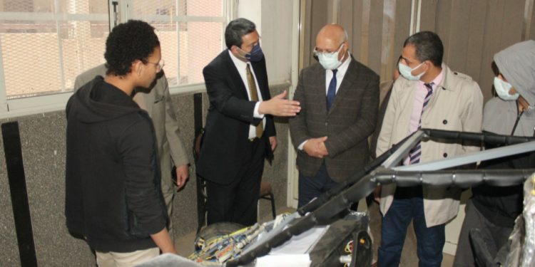 رئيس جامعة بنها يتفقد أعمال التطوير بكلية الهندسة بشبرا