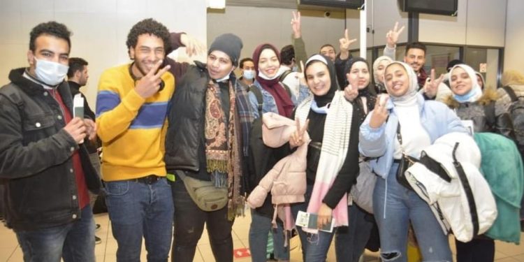 آخر اخبار روسيا وأوكرانيا.. إقلاع رحلة “ايركايرو” إلى القاهرة وعلى متنها الطلبة المصريين المتواجدين فى رومانيا