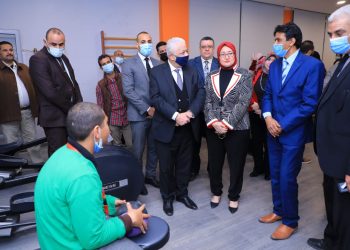 شاهد.. طارق شوقي يتفقد مركز تأهيل ذوى الاحتياجات الخاصة بالعاشر من رمضان