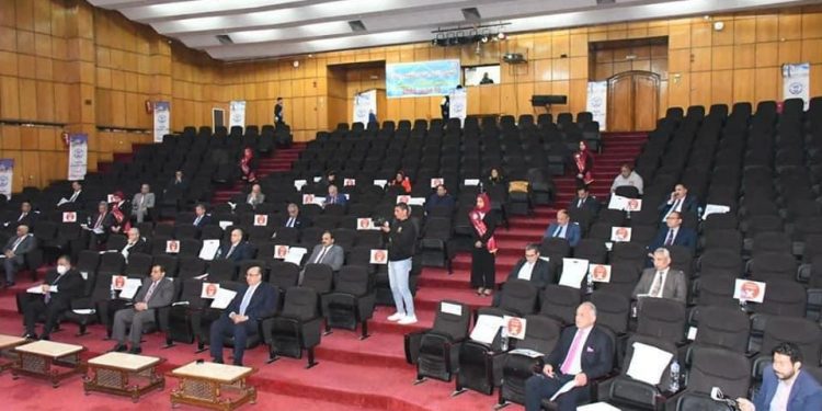 وزير التعليم العالي يستعرض تقريرًا حول اجتماع المجلس الأعلى لشئون التعليم والطلاب