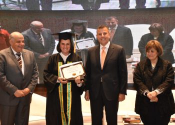 رئيس جامعة عين شمس: كلية الطب سارت على النهج الصحيح لتحقيق رؤية الدولة بالمنظومة الصحية