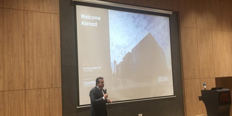 وزير التعليم العالي يجري جولة تفقدية في جامعة كوفنتري