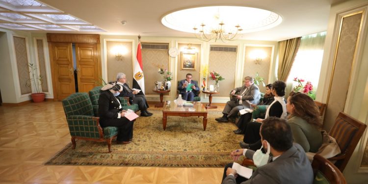 وزيرالتعليم العالي يبحث اليات التعاون مع مدير منظمة العمل الدولية