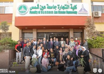 الطيار وليد مراد في ضيافة «تجارة عين شمس»