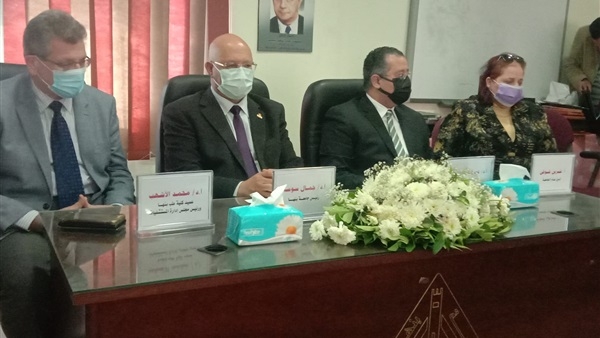 رئيس جامعة بنها: تقديم كافة سبل الدعم للأطقم الطبية
