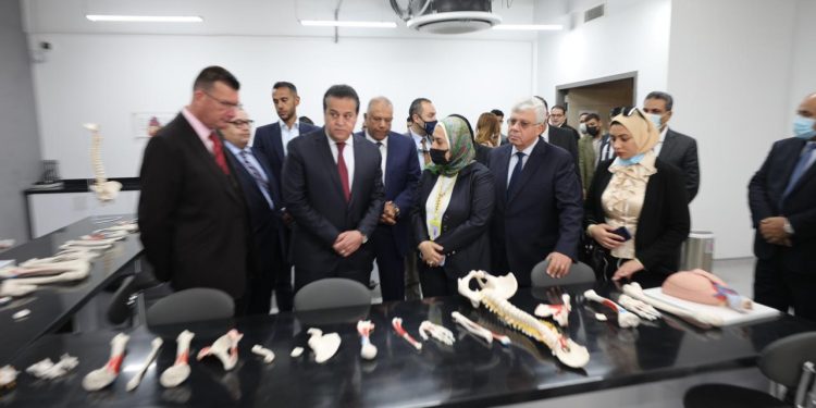وزير التعليم العالي: تواجد فروع الجامعات الأجنبية بمصر يجذب الطلاب الوافدين