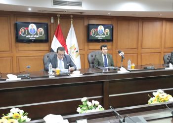 وزارة التعليم العالي تبحث استضافة مصر لبطولة العالم للجامعات للإسكواش