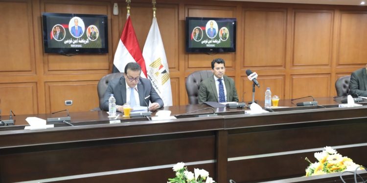 وزارة التعليم العالي تبحث استضافة مصر لبطولة العالم للجامعات للإسكواش