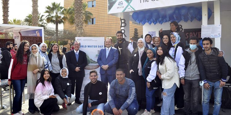السفارة الالمانية تشارك طلاب الجامعة الألمانية بالقاهرة في الاحتفال باليوم العالمي للمياه