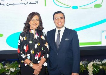 وزيرة الهجرة تشيد بجهود طالب مصري بأوكرانيا