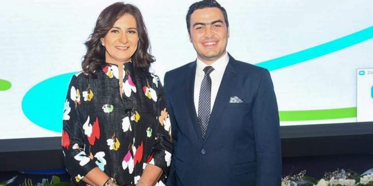 وزيرة الهجرة تشيد بجهود طالب مصري بأوكرانيا