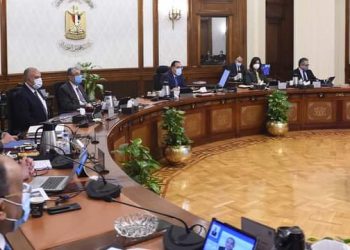 «شوقي»: تابلت الثانوية العامة من إنتاج مصنع "سامسونج" العالمية فى مصر