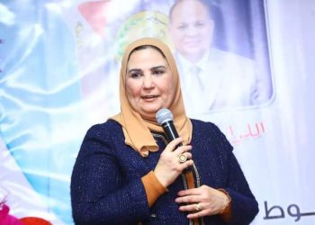 وزيرة التضامن تشارك محافظ أسيوط في حفل تكريم الأمهات المثاليات