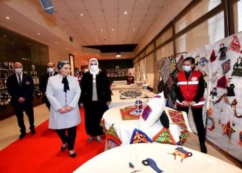 انتصار السيسي: الهلال الأحمر المصري رمز للعمل المجتمعي العظيم