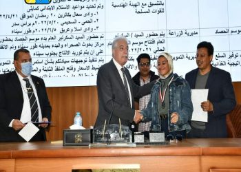 محافظ جنوب سيناء يكرم الحاصلة علي المركز الثاني في الملاكمة