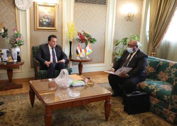 السفير البوروندي بالقاهرة يطالب التعليم العالي بزيادة المنح الدراسية في مجالات الهندسة والزراعة