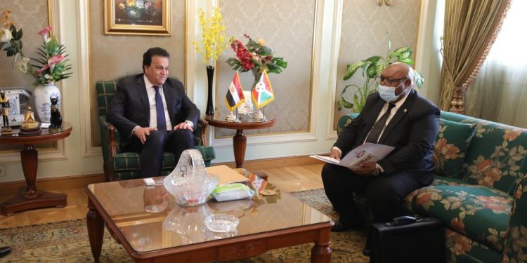 السفير البوروندي بالقاهرة يطالب التعليم العالي بزيادة المنح الدراسية في مجالات الهندسة والزراعة