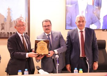 نائب وزير خارجية ماليزيا يشيد بجهود جامعة الأزهر في نشر الوسطية والاعتدال في العالم