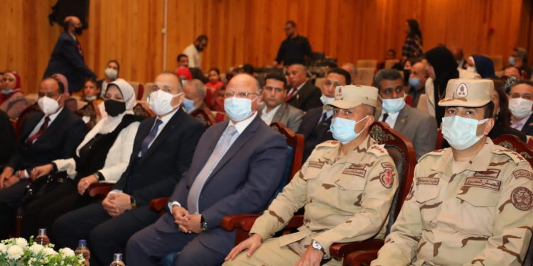 محافظ القاهرة يفتتح معرض "مصر بقت أحلى" للأنشطة الطلابية