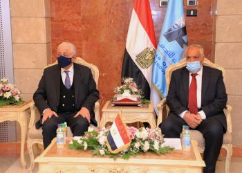 شوقي: نتعاون مع العربية للتصنيع لتوفير الشاشات التفاعلية وتجهيزات الفصول الذكية