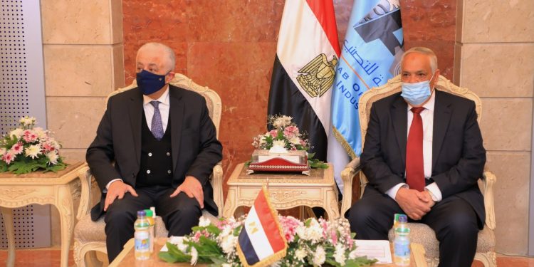 شوقي: نتعاون مع العربية للتصنيع لتوفير الشاشات التفاعلية وتجهيزات الفصول الذكية