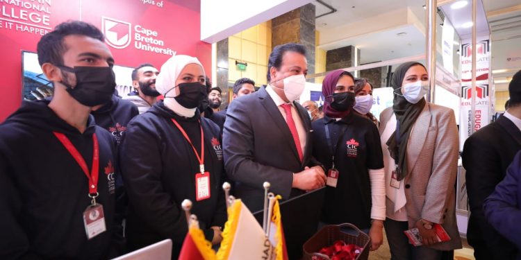 وزير التعليم العالي يتفقد جناح المعهد الكندي العالي CIC بالملتقى الدولي للتعليم ووظائف المستقبل