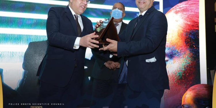 قطاع الخدمات الطبية بوازرة الداخلية يكرم كلية طب الأزهر