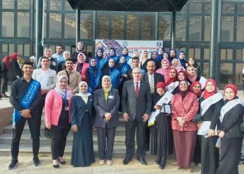 رئيس جامعة قناة السويس يشيد بطالبات تمريض الأزهر بعد حصولهم على المركز الأول في المؤتمر البحثي