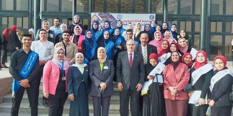 رئيس جامعة قناة السويس يشيد بطالبات تمريض الأزهر بعد حصولهم على المركز الأول في المؤتمر البحثي
